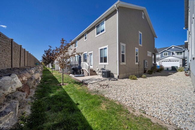 Building Photo - 14550 S Quiet Shade Dr