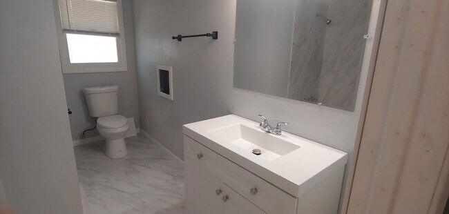 Building Photo - 8632 Broadway Dr