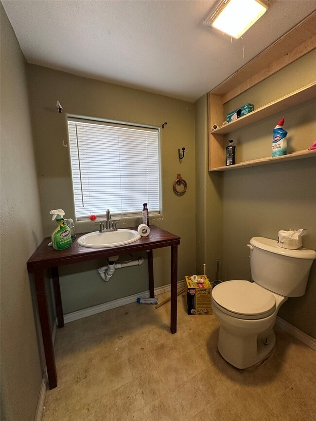 Building Photo - 1204 Co Rd 408