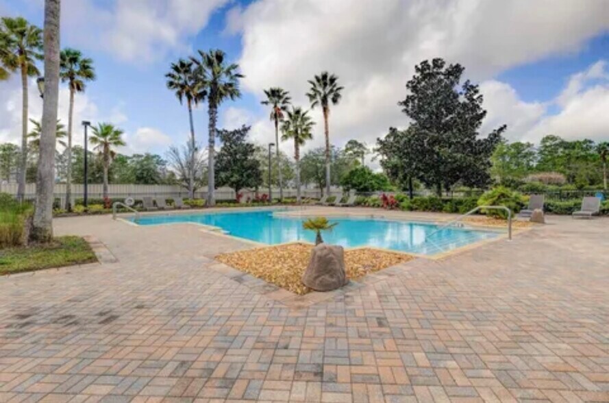 Building Photo - 145 Calle El Jardin