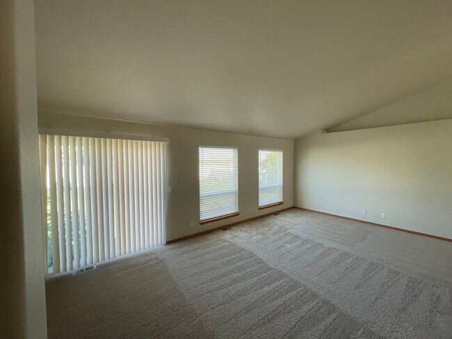 Building Photo - Beautiful 3 bed/2 bath rancher style home in Post Falls Idaho! Apply today!