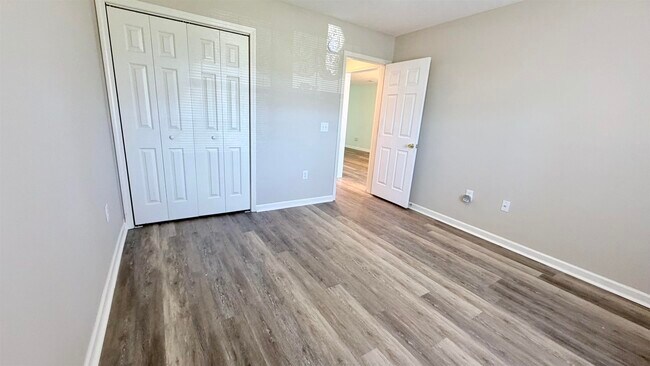 Building Photo - 619 Waterway Village Blvd