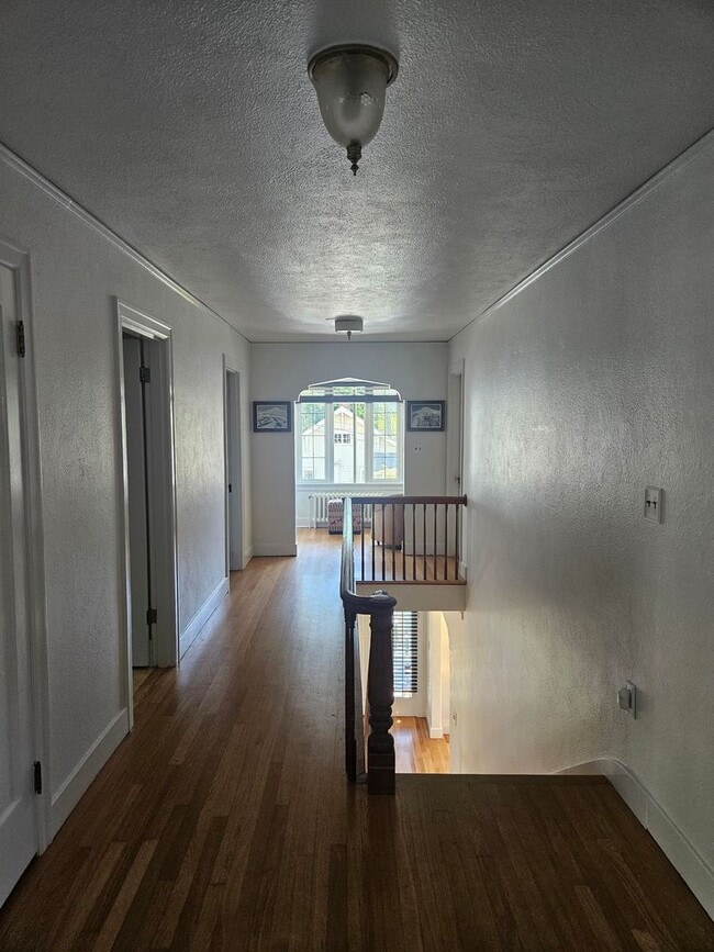 Building Photo - 5bd 5ba Stunning Home
