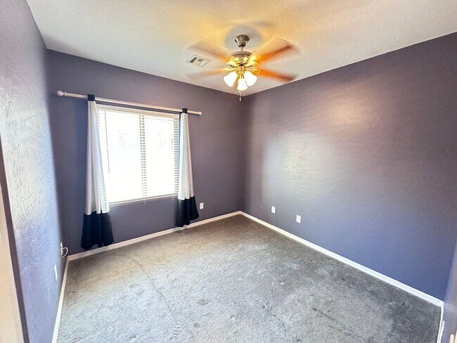 Building Photo - Single Story 3 Bed/2 Bathroom Home