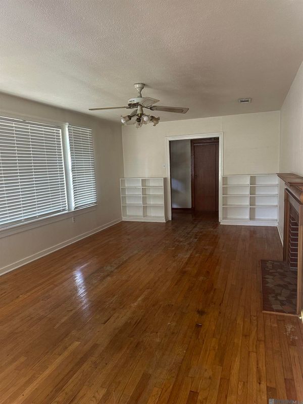 Building Photo - 9161 Meadowood St