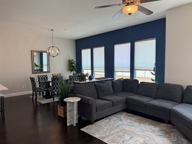 Building Photo - 111 Sumac St