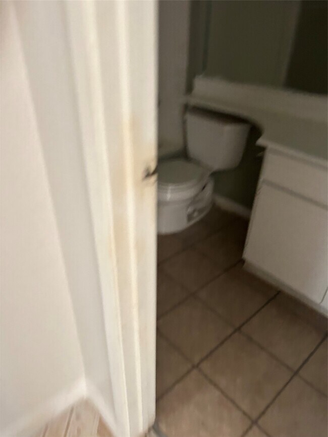 Building Photo - 3900 Woodchase Dr