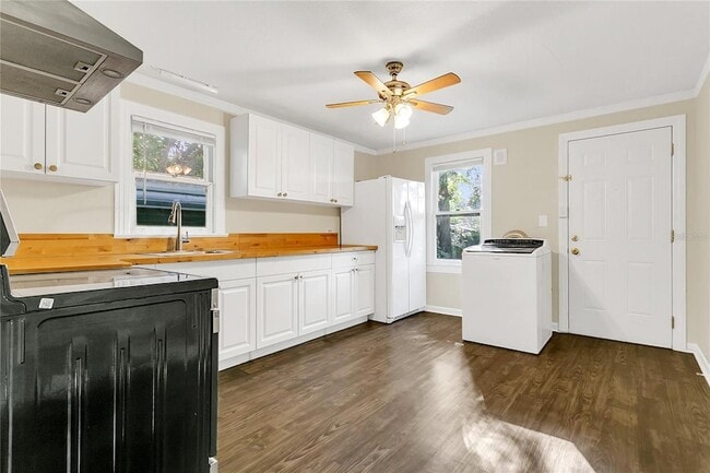 Building Photo - 1204 34th St