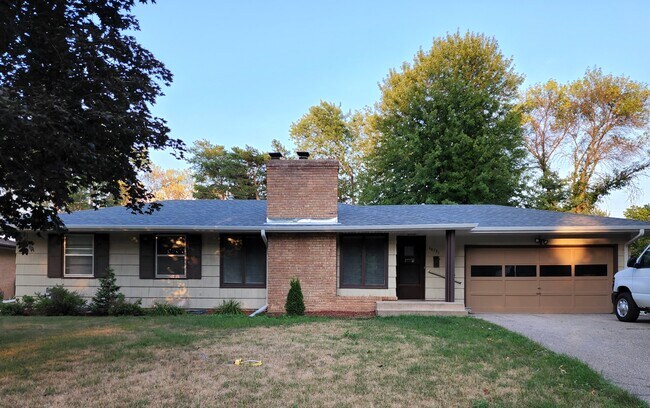 Building Photo - 10131 Girard Ave S