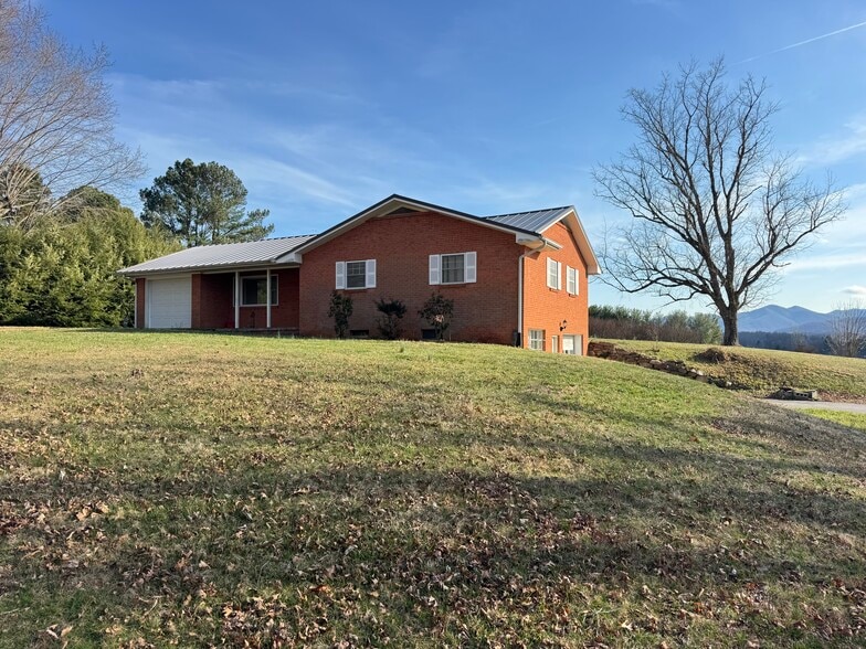 Building Photo - 31 Valley View Dr