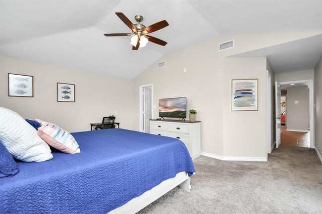 Building Photo - 13322 Hilltop Cir