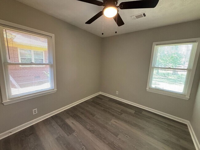 Building Photo - New On the Market!