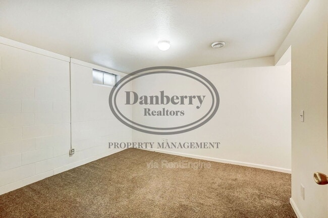 Building Photo - 347 Darrow Ave