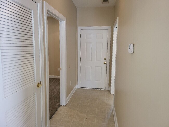 Building Photo - 119 Fountain Pointe Ln