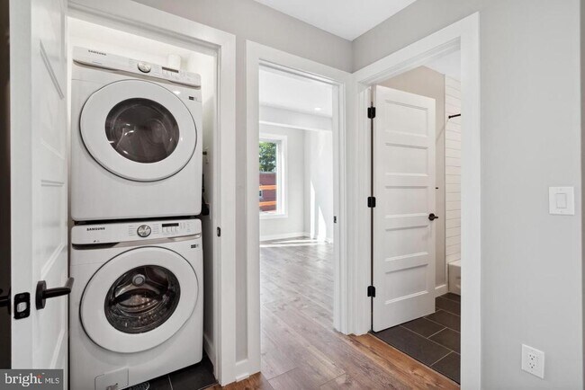 Building Photo - 3401 Hamilton St