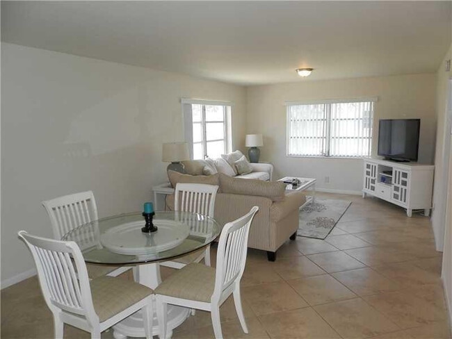 Building Photo - 124 NE 19th Ct