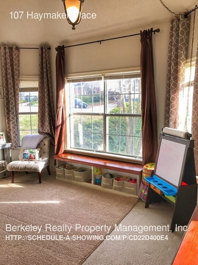 Building Photo - 107 Haymaker Place