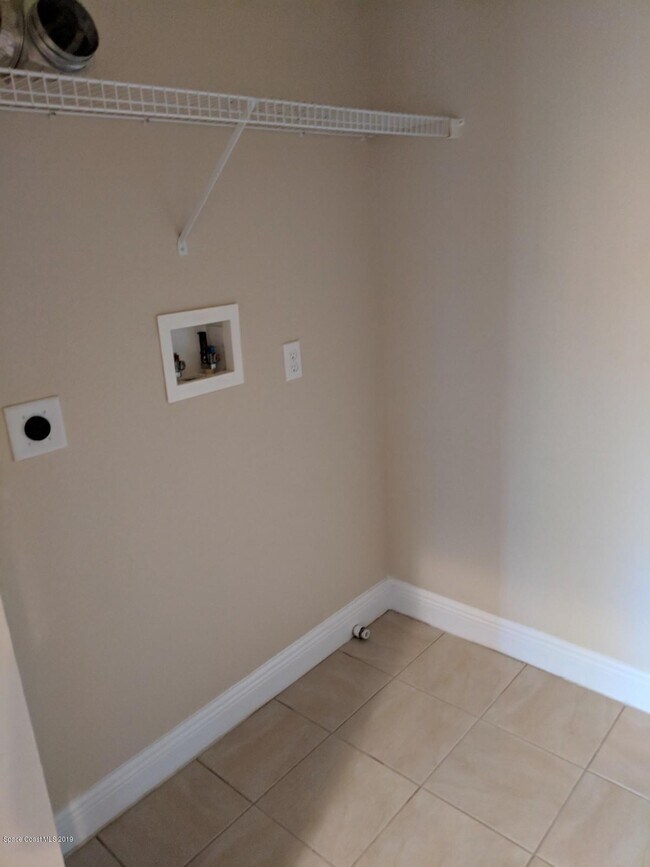 Building Photo - 1795 Kole Pl