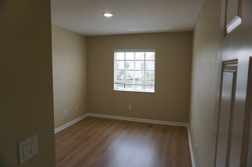 Building Photo - 2030 Nassau Dr