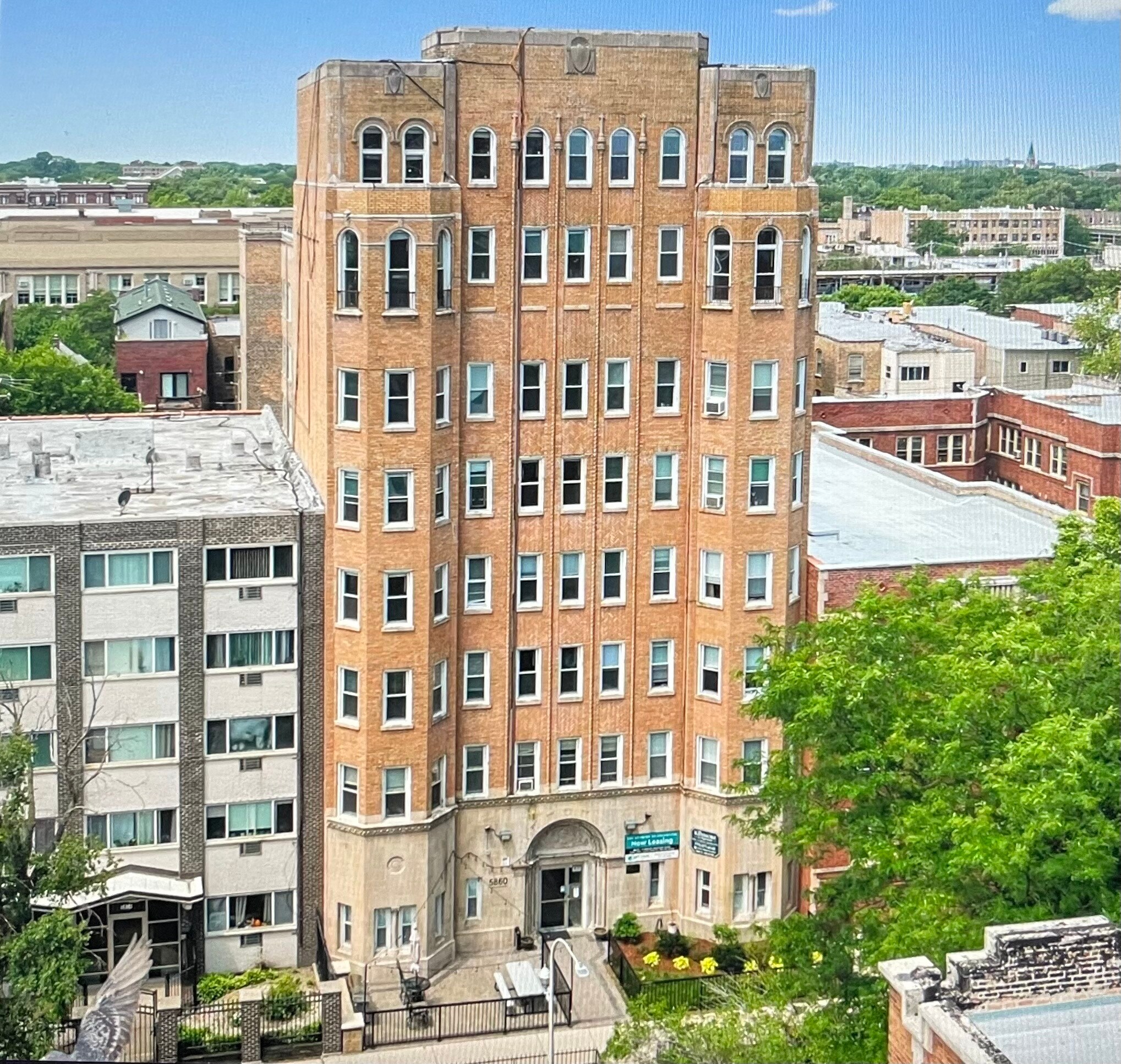 Building Photo - 5840 N Kenmore Ave
