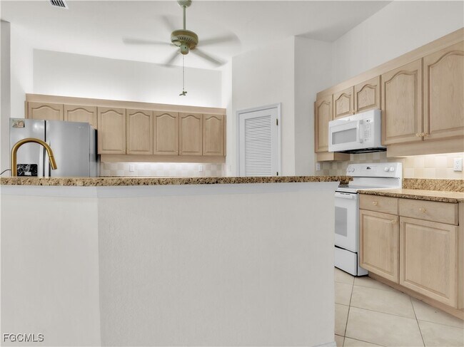 Building Photo - 1580 Argyle Dr