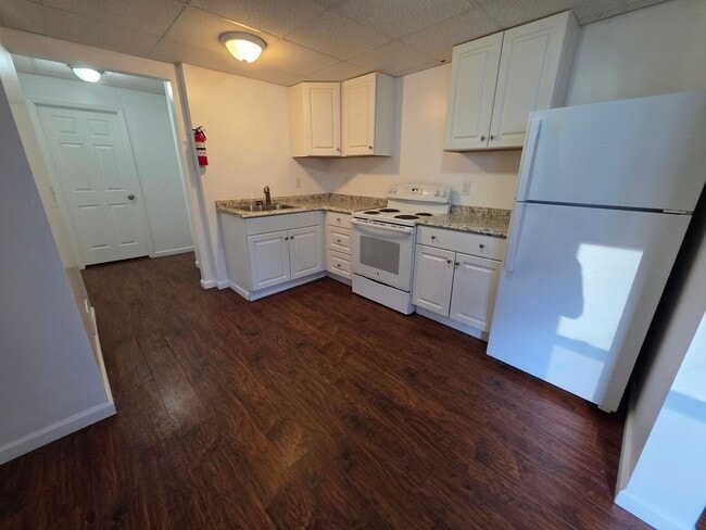 Building Photo - 83 Hudson St