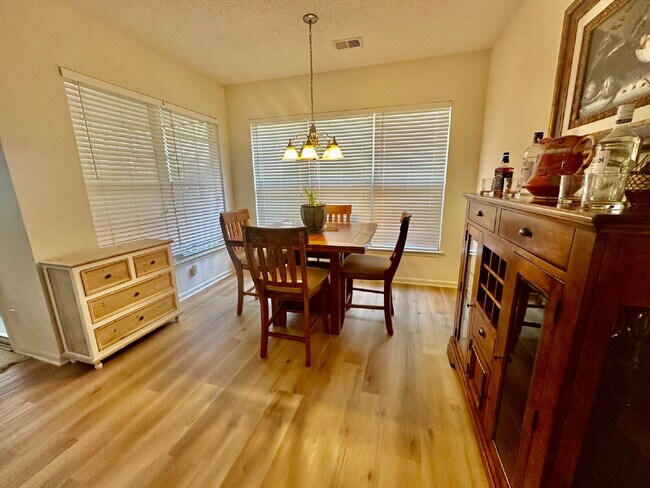 Building Photo - Fully Furnished Two Bedroom Home in Sun City!