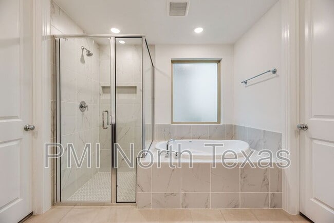 Building Photo - 3926 Stars St