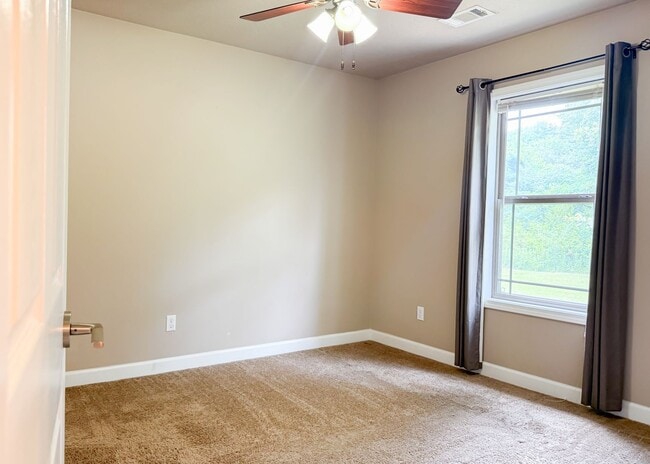 Building Photo - Commutable 2/1 Apartment • Water Included • Batesville