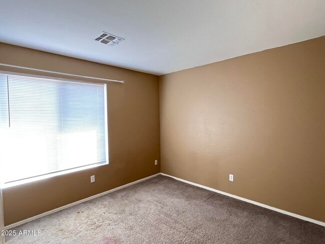 Building Photo - 2610 S Moccasin Trail