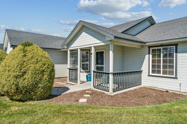 Building Photo - 8210 Waterside Ave