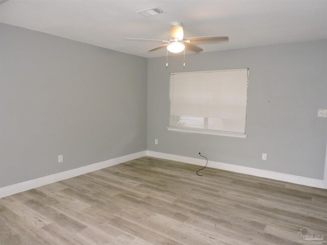 Building Photo - 603 N Crow Rd