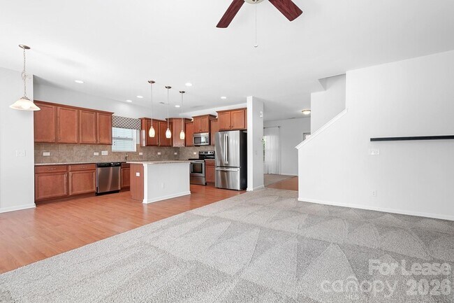Building Photo - 2059 Blue Iris Dr