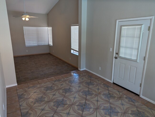Building Photo - 6768 Shelter Ln