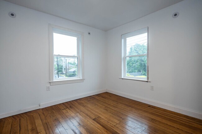 Building Photo - 11 Deforrest Ave