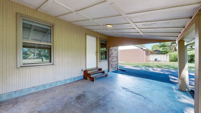 Building Photo - 8614 Burleson Ln