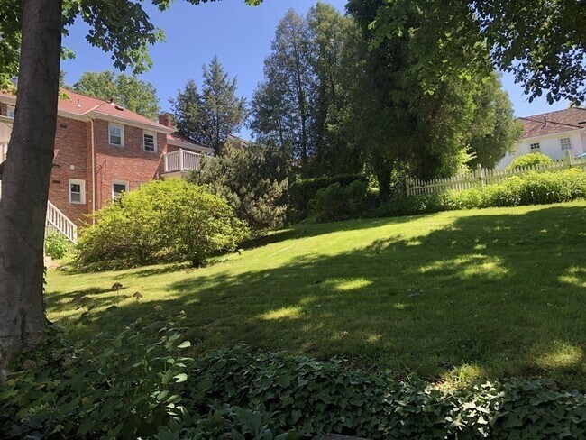 Building Photo - 165 Longwood Ave