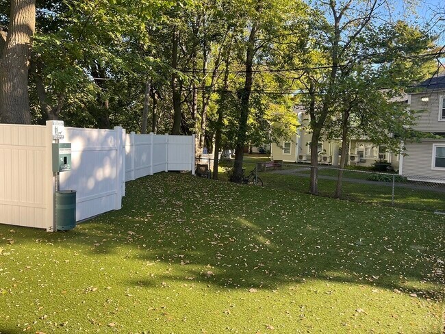 Building Photo - 45 Spring St