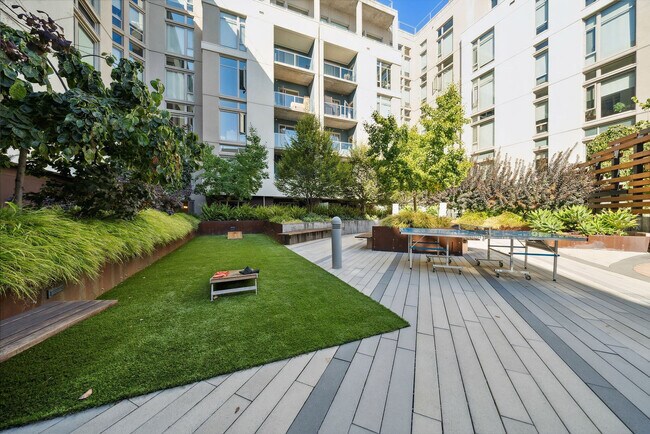 Building Photo - 185 Channel St