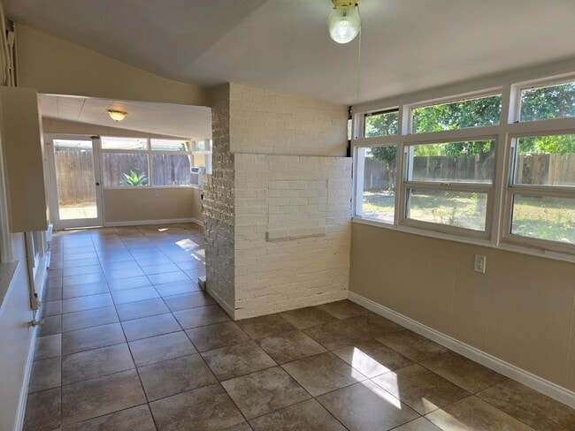 Building Photo - 3720 Yosemite Way