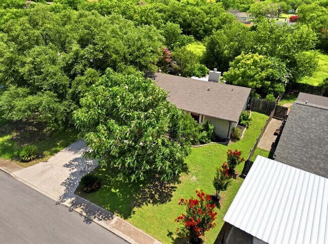 Building Photo - 1114 Churing Dr
