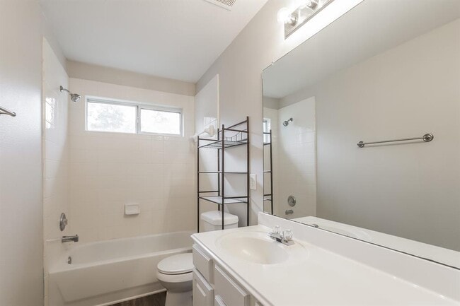 Building Photo - 32434 Hunter Park Ct