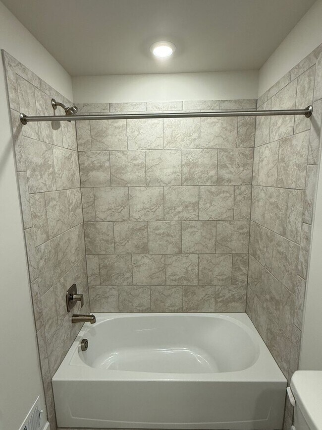 Building Photo - 2102 Winterberry Ln