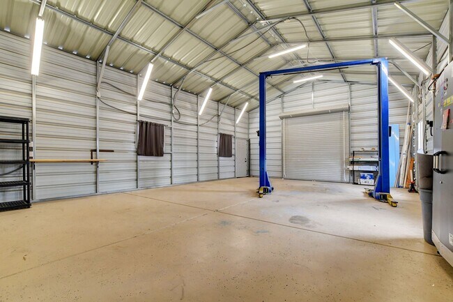 Building Photo - UNIQUE SINGLE FAMILY HOME! - No HOA, Car Lift, RV Parking and Nice Backyard