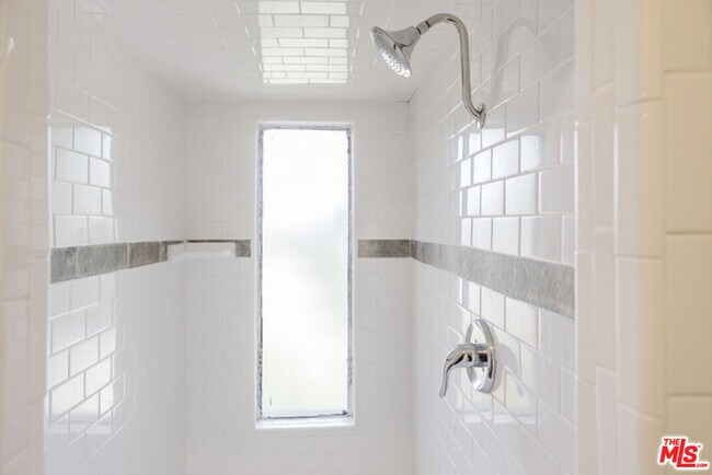 Building Photo - 110 N Barrington Ave