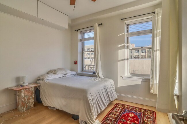 Building Photo - 301 Madison St