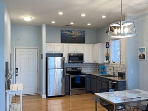 Building Photo - "Cozy Urban Retreat: Charming 1-Bedroom Oasis in Charlotte's Vibrant Arts District!"