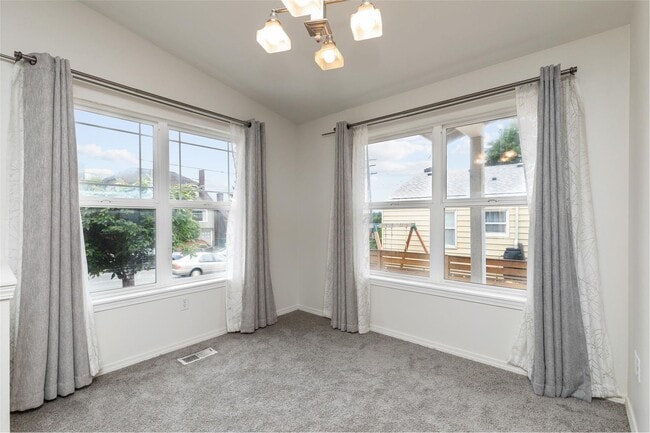 Building Photo - Spacious 6 Bed 3 Bath home in Ravenna