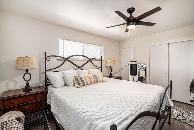 Building Photo - Updated 2 Bed | 1.5 Bath Upper Duplex Near...