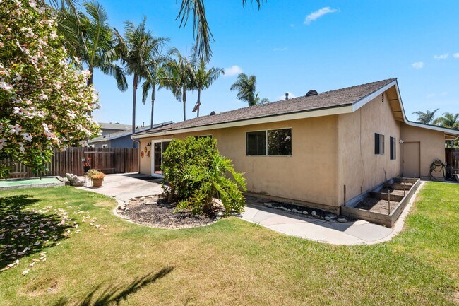 Building Photo - Single Level 4-Bedroom Home in Excellent H...